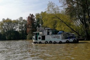 Ein schwimmender Supermarkt, der die Bewohner des Tigres mit allem Nötigen versorgt