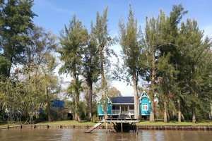 Idyllisches Häuschen auf einer der vielen Inseln im Tigre-Delta