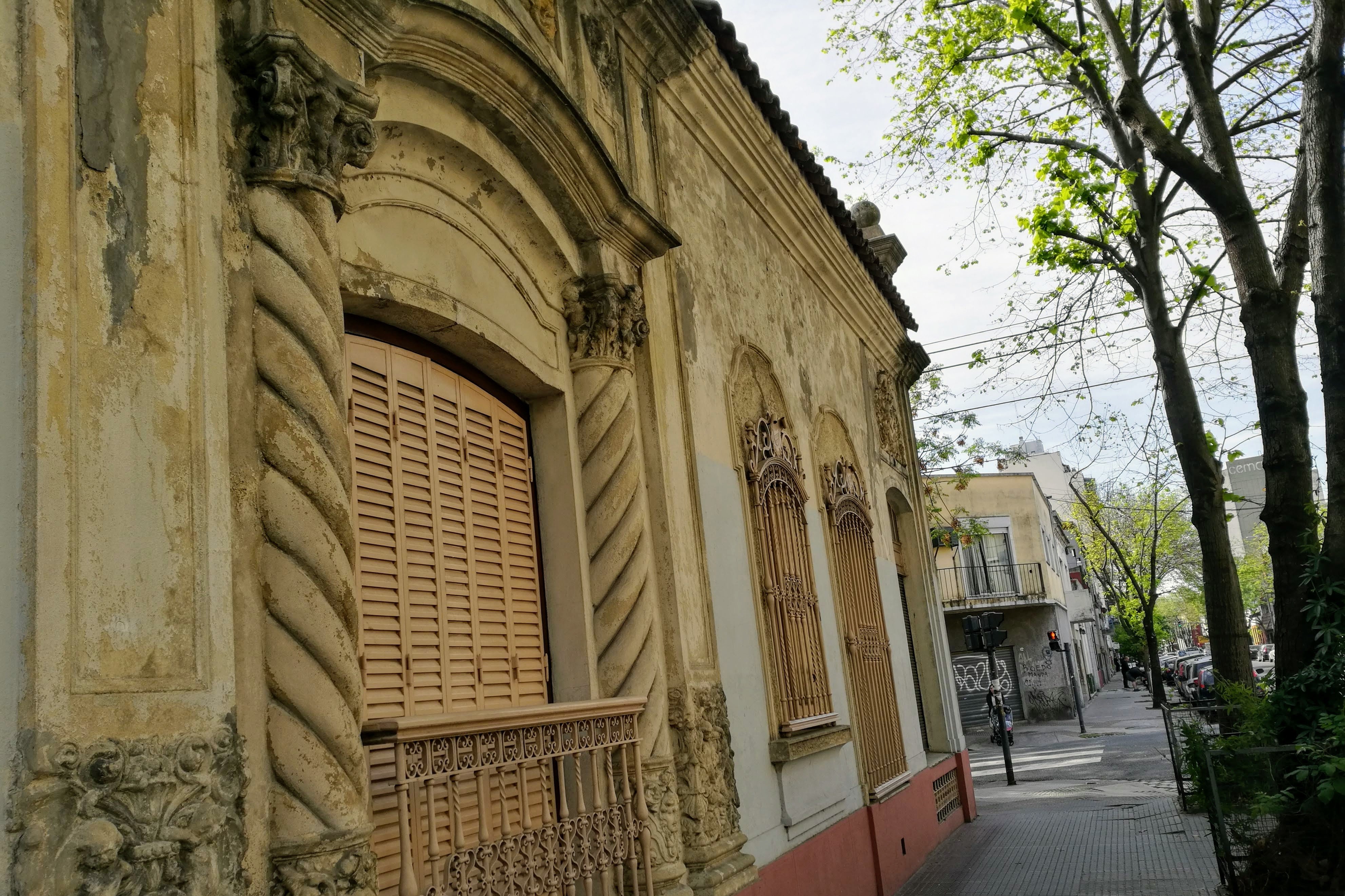 Einige Häuser in Boedo wurden im 19. Jahrhundert gebaut, danach aber nie wieder renoviert... und strahlen so einen abgerockten Charme aus.